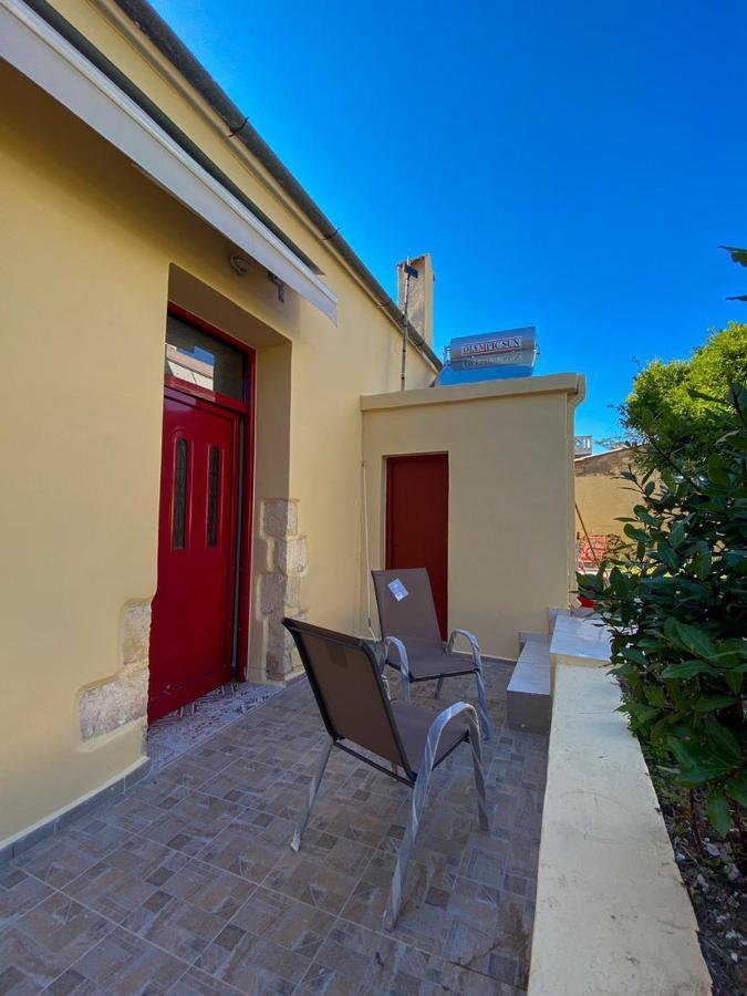 Shared House , Private Rooms With Garden 干尼亞 外观 照片