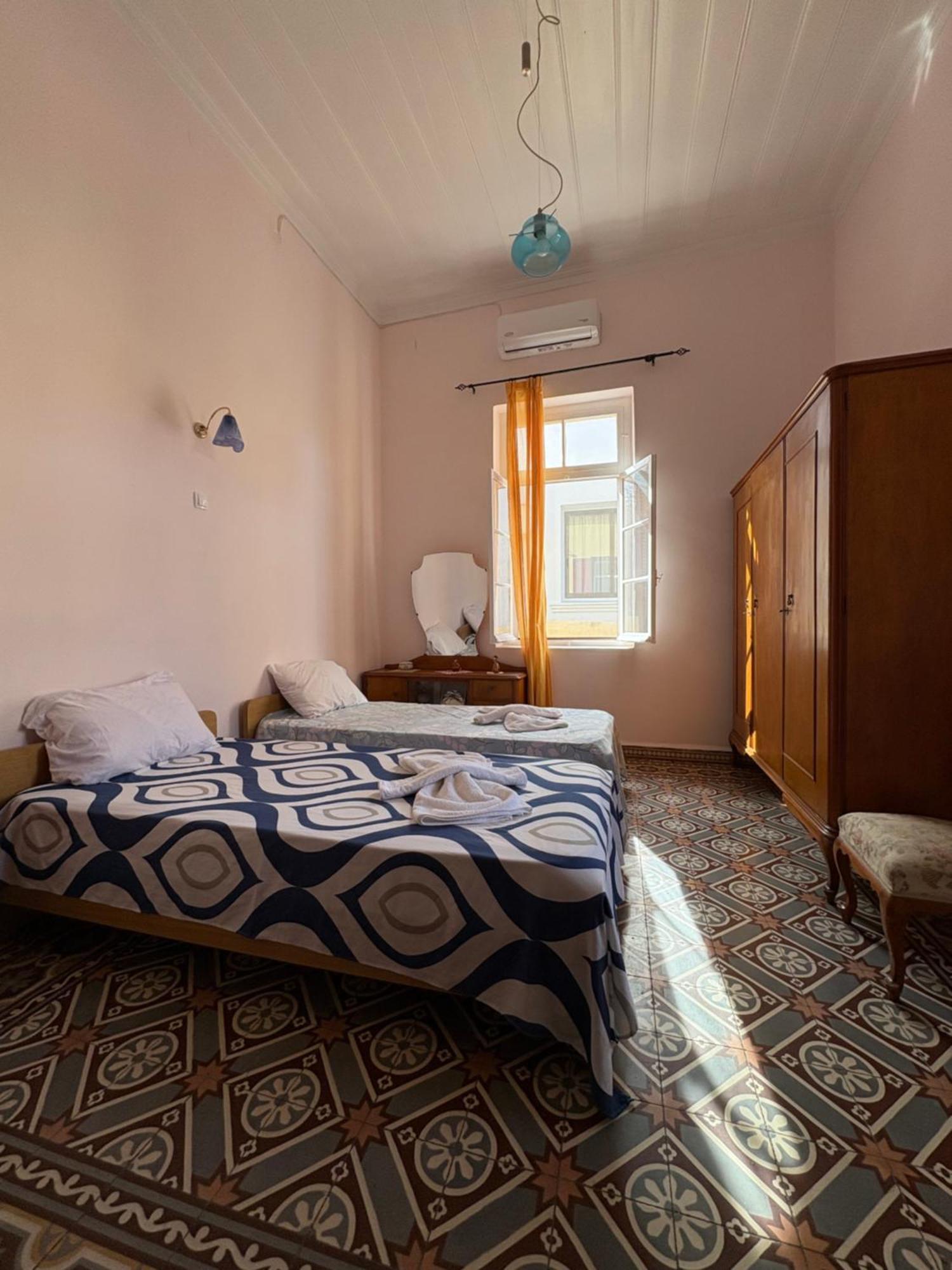 Shared House , Private Rooms With Garden 干尼亞 外观 照片