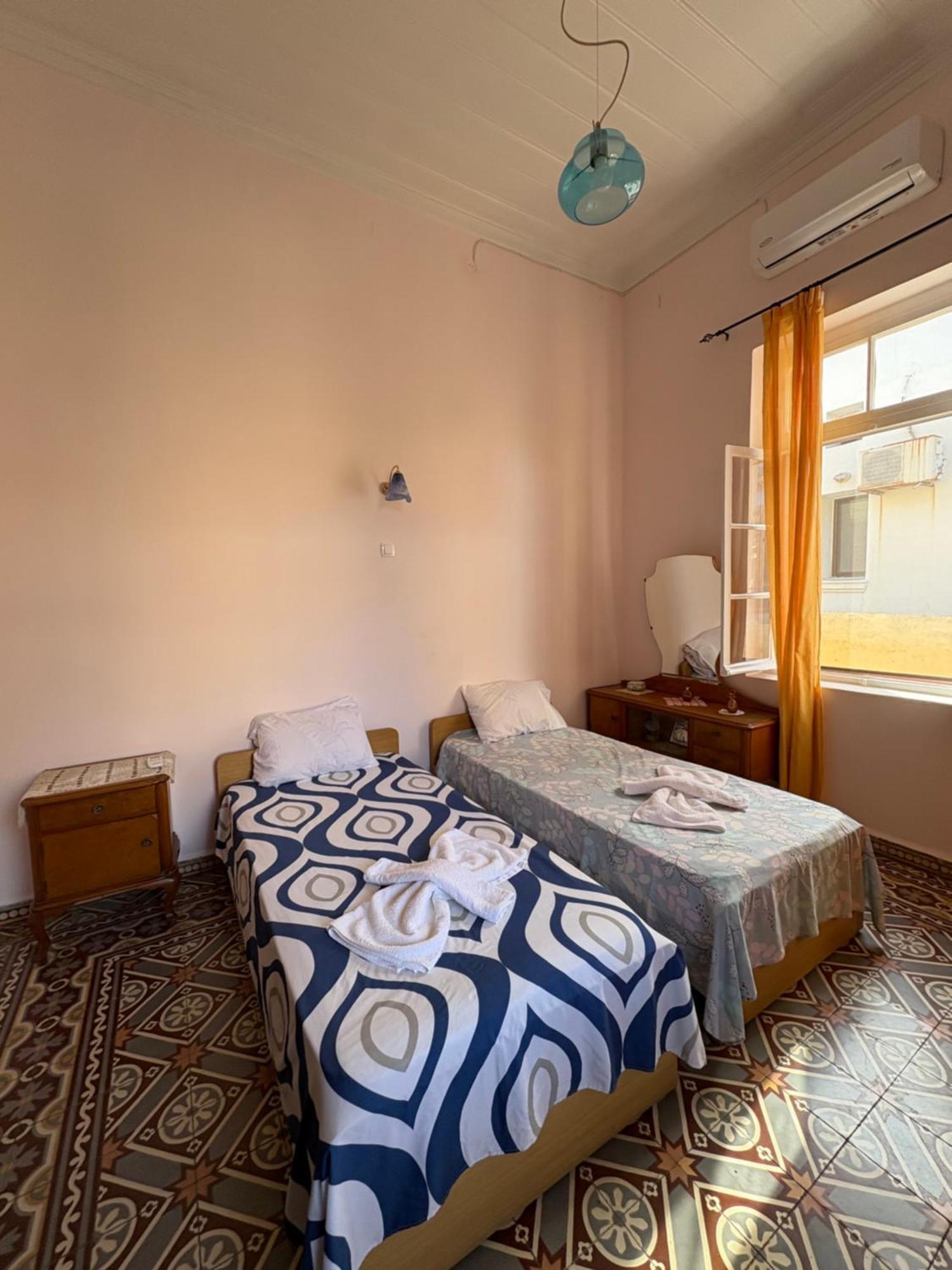 Shared House , Private Rooms With Garden 干尼亞 外观 照片
